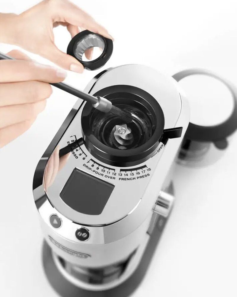 6elektricky-mlynek-na-kavu-delonghi-kg521m-kava-trobica-pražirna-kávy-zlin-fryšták-zlinskykraj-seris-kavovaru