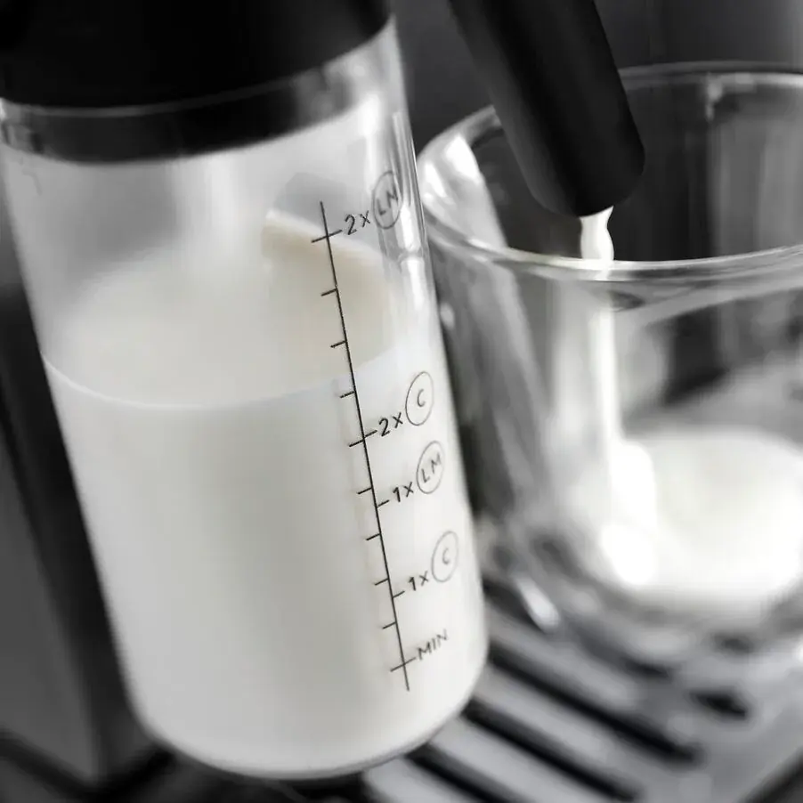 kavovar-delonghi-magnifica-evo-ecam-290-61-b-kava-trobica-pražirna-kávy-zlin-fryšták-zlinskykraj-seris-kavovaru-zrnkova-kava-3